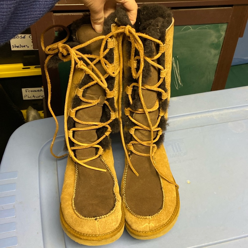 EUC Women’s Tall UGG boots 8